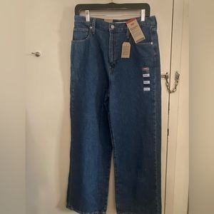 NWT. Women’s Levi’s Jeans